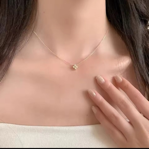 Elegant 925 Sterling Silver Gold and Silver Necklace - Picture 3 of 11